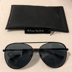 Quay Vivienne Sunglasses in Black/Smoke